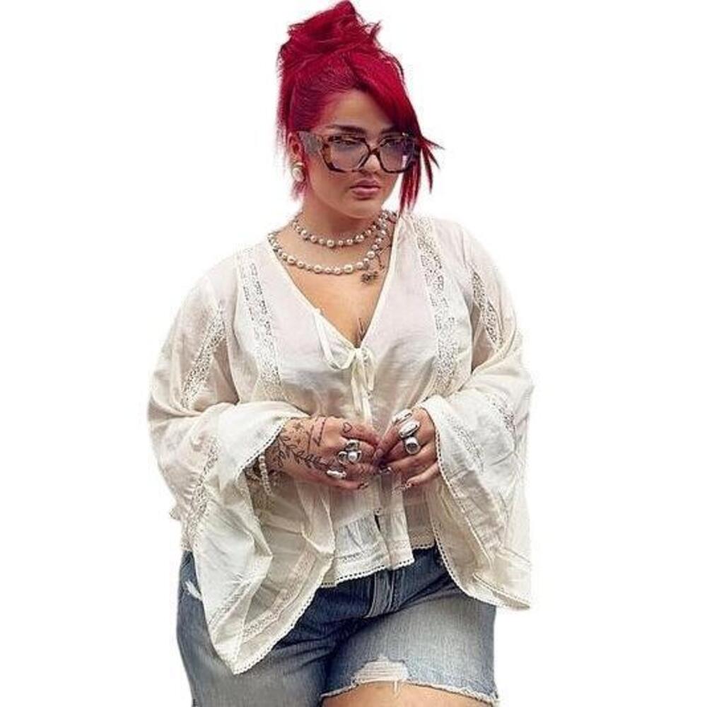 NWT Torrid Festi Top 1/1X Ivory Cotton Sheer Bell Sleeve Tie-Front Hi-Low Boho